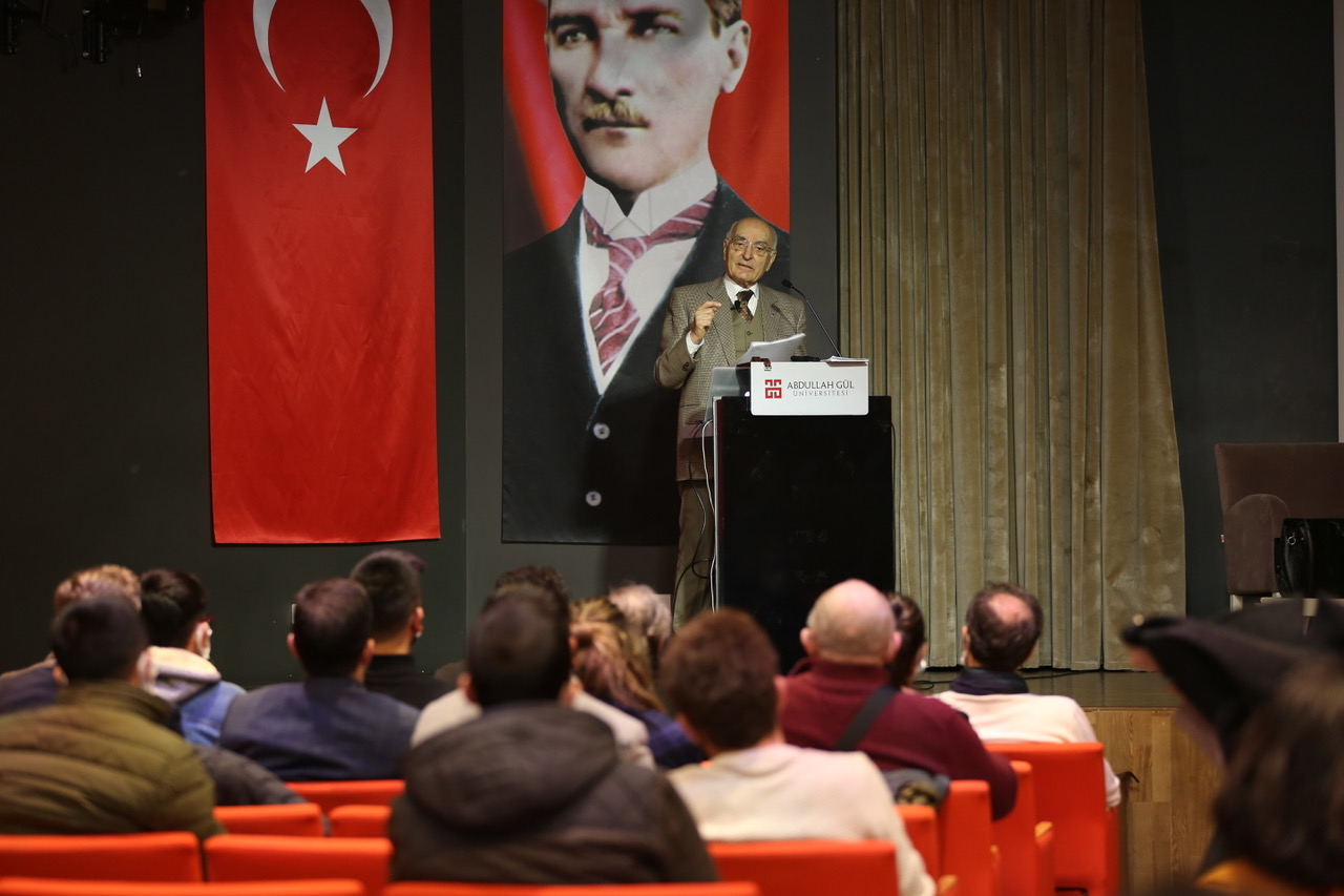 AGÜ’de “Yerel Özerklik ve Merkezi Yönetim” Semineri